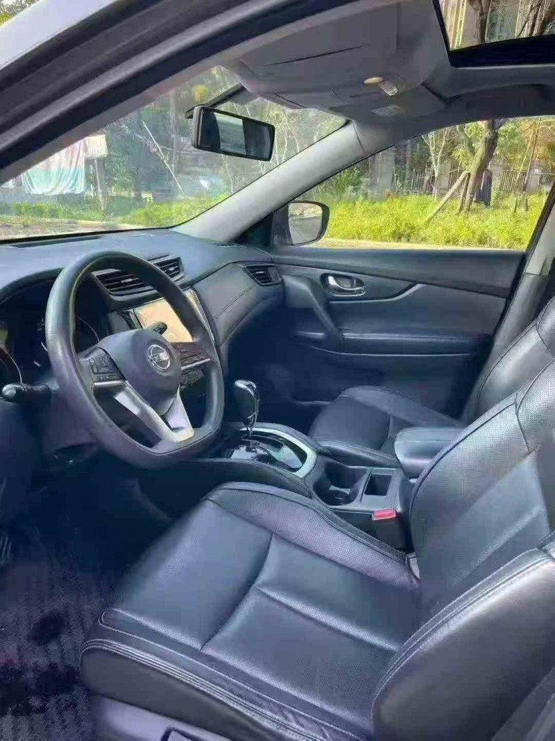 重慶18年日產奇駿5