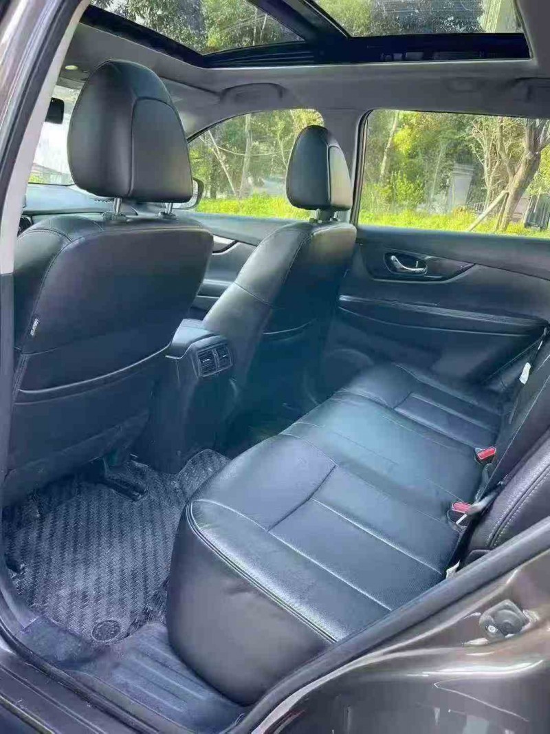 重慶18年日產奇駿6