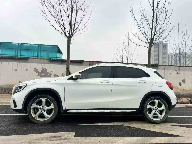 焦作18年奔驰GLA8