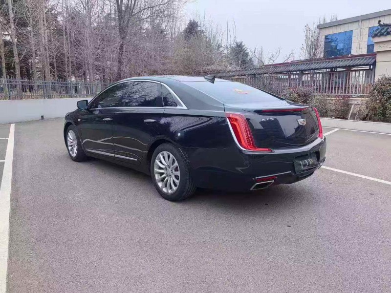济宁19年凯迪拉克XTS7