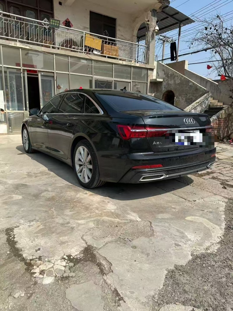 济宁22年奥迪A6L8