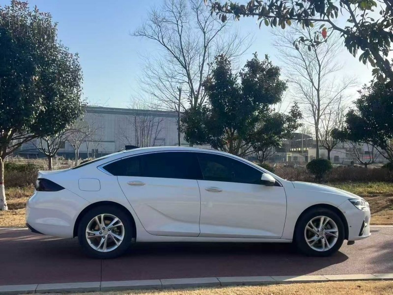 郑州23年别克君威9