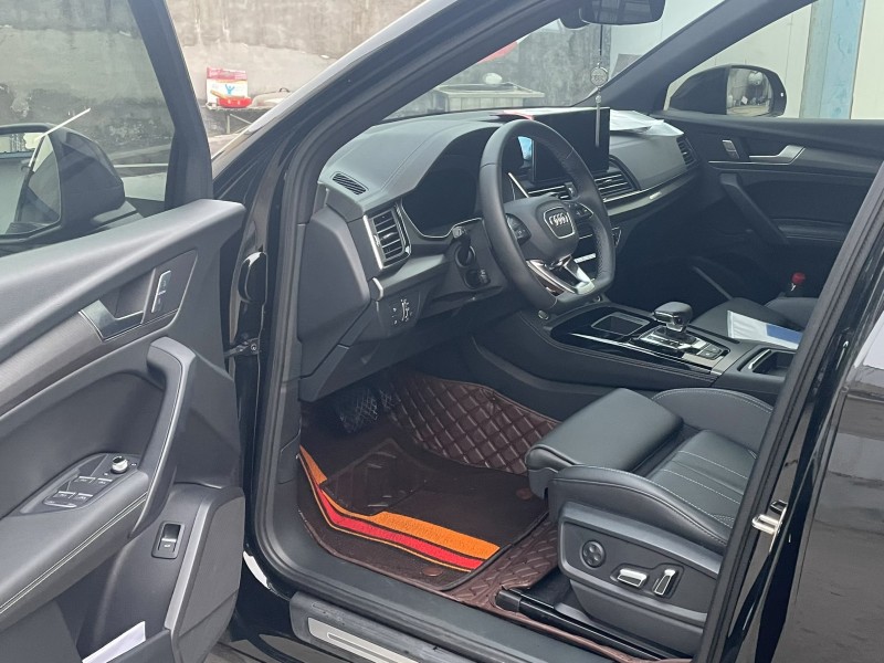 济宁23年奥迪Q56