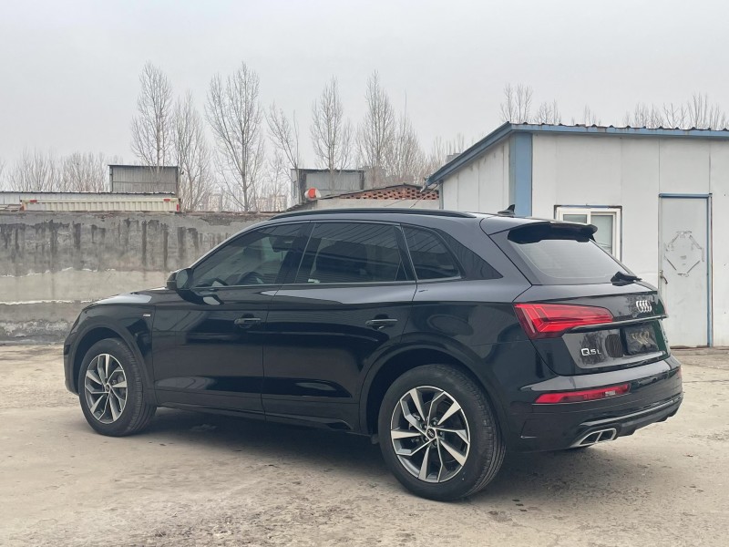 济宁23年奥迪Q57