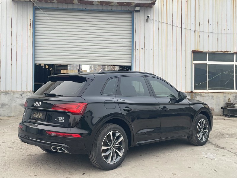 济宁23年奥迪Q58