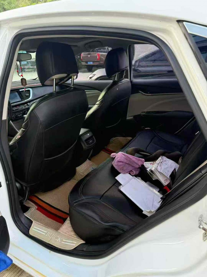 乐山17年别克英朗4