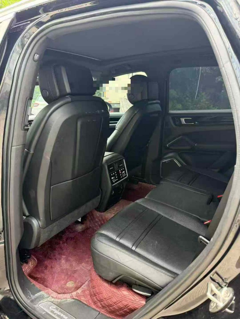 乐山21年保时捷卡宴4