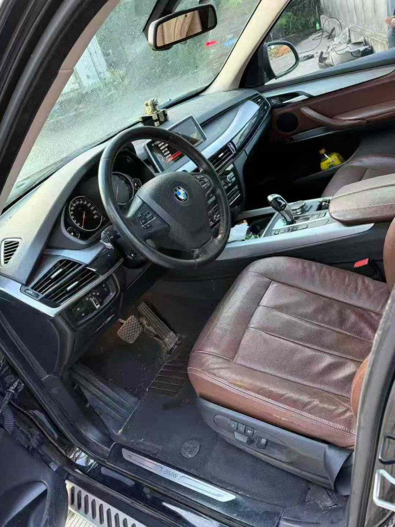 乐山18年宝马X53