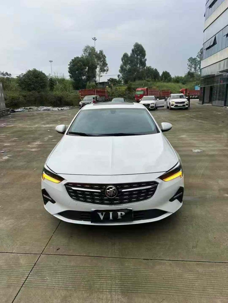 乐山21年别克君威1