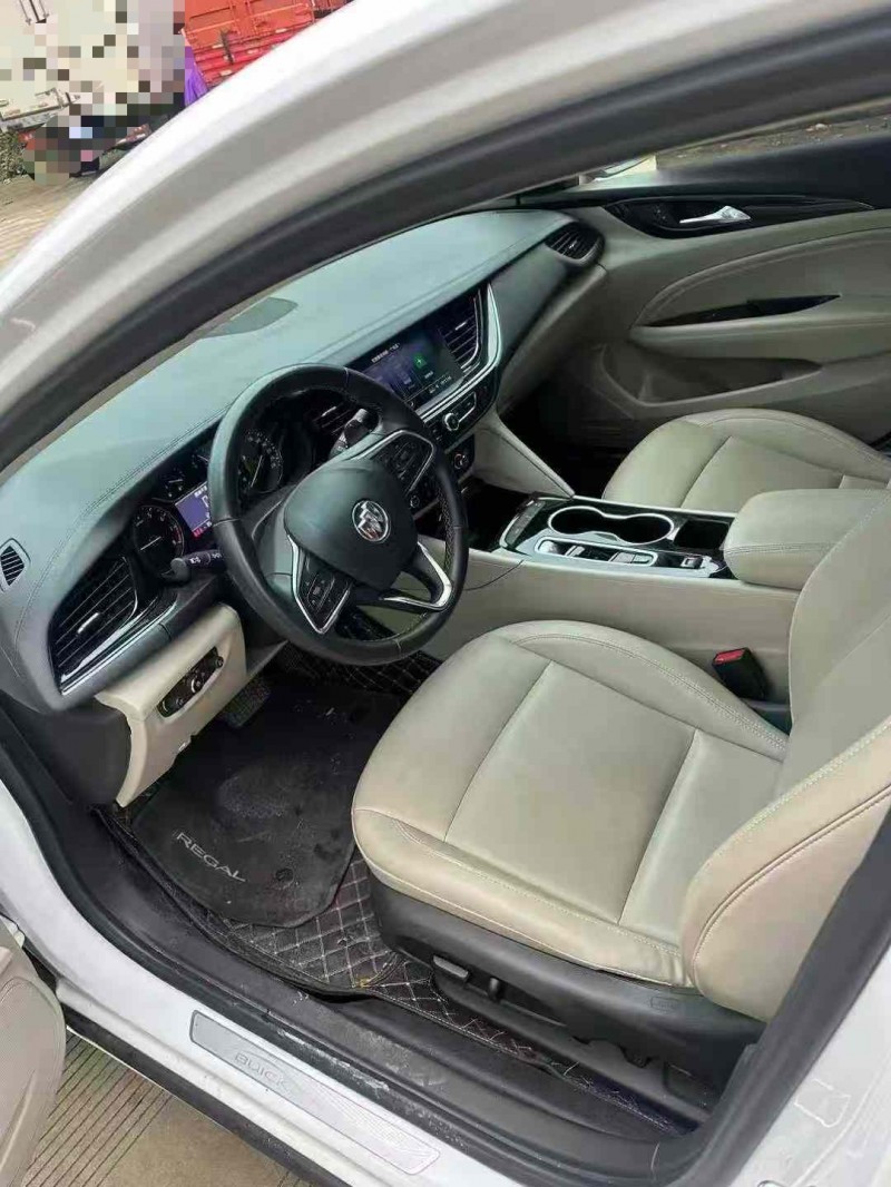 乐山21年别克君威3