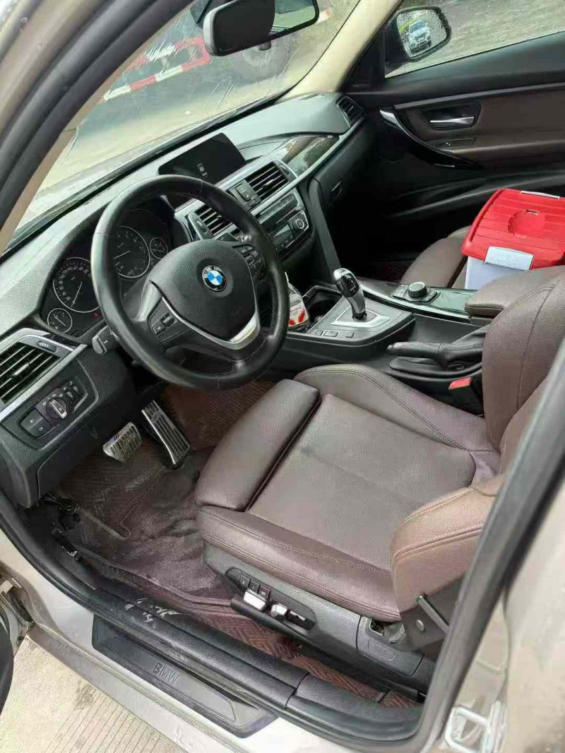 乐山19年宝马3系3