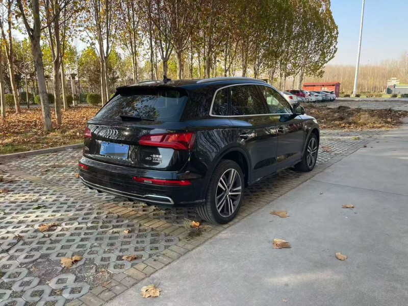 济宁21年奥迪Q57