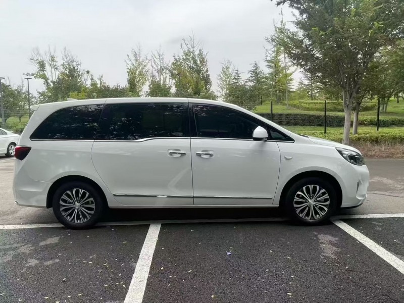 济宁21年别克GL82