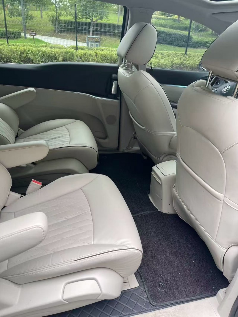 济宁21年别克GL86