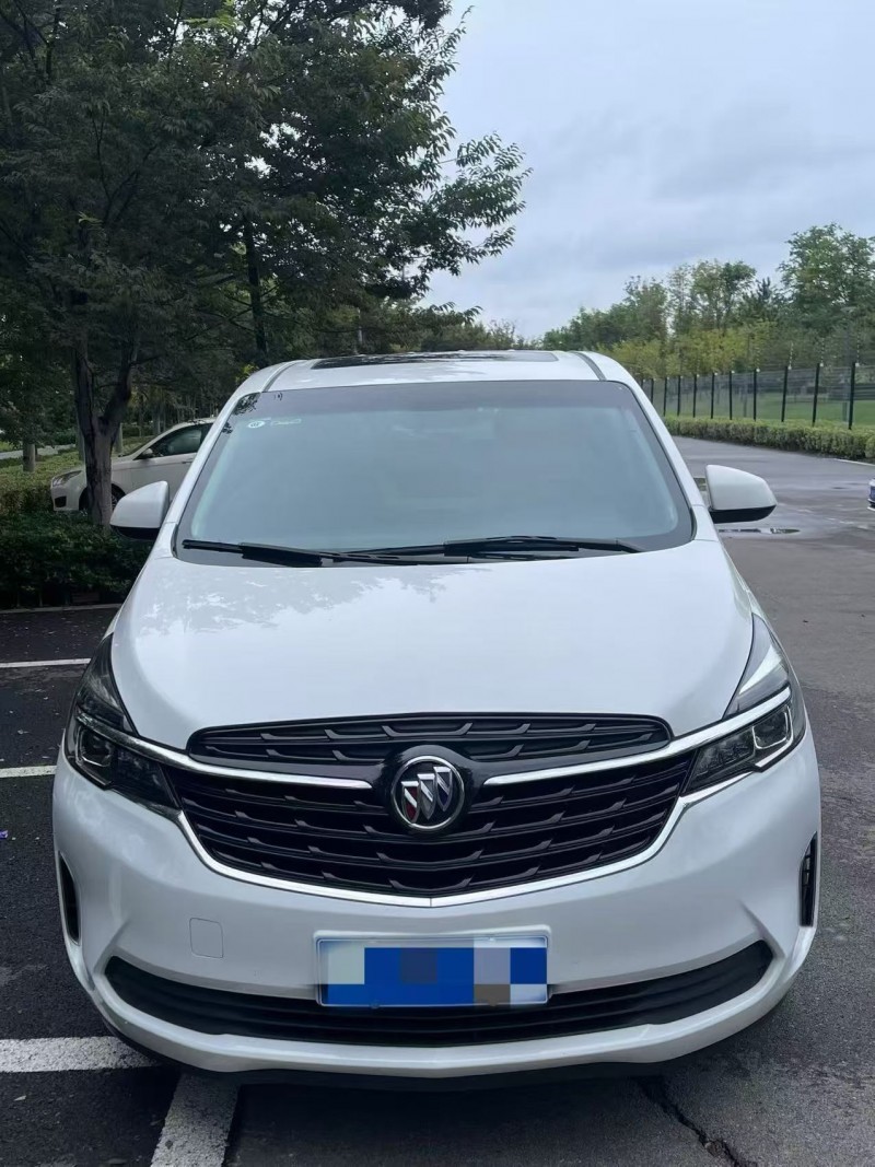 济宁21年别克GL81