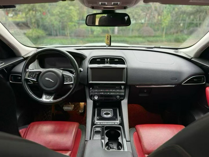 成都17年捷豹锋湃8