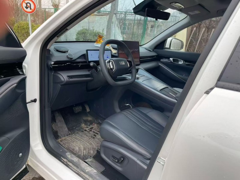 济宁25年吉利银河5