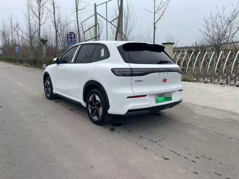 济宁25年吉利银河8