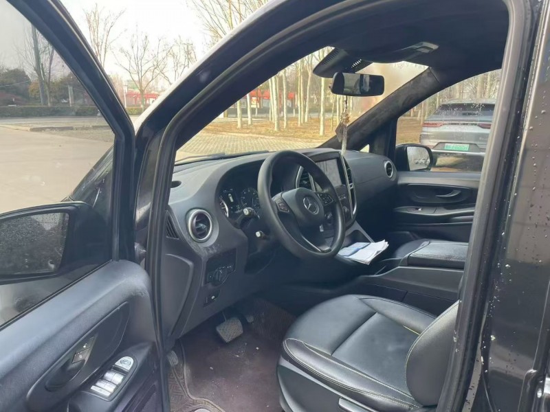 濟寧17年奔馳威霆5