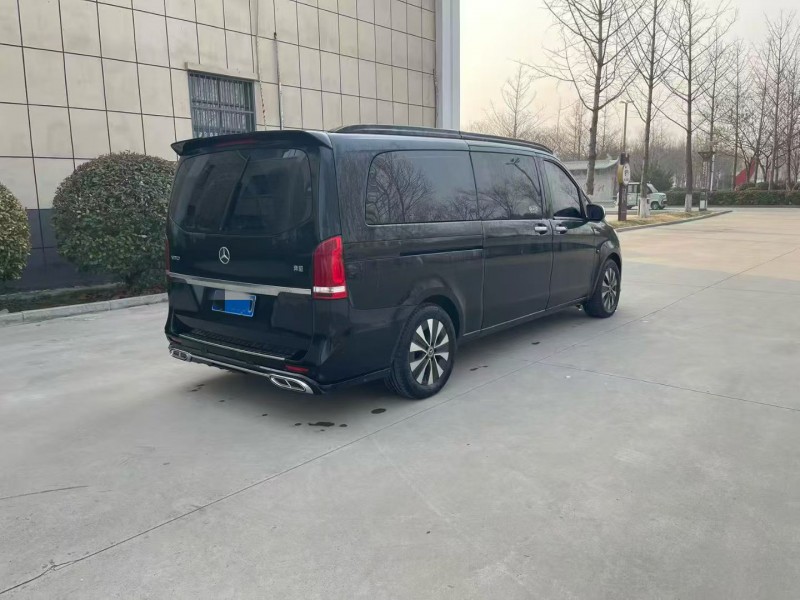 濟寧17年奔馳威霆7