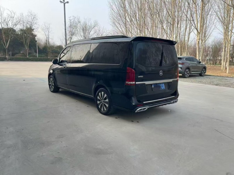 濟寧17年奔馳威霆8