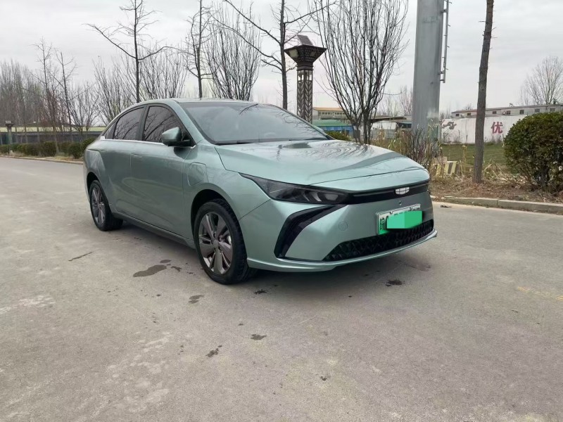 济宁23年吉利几何2