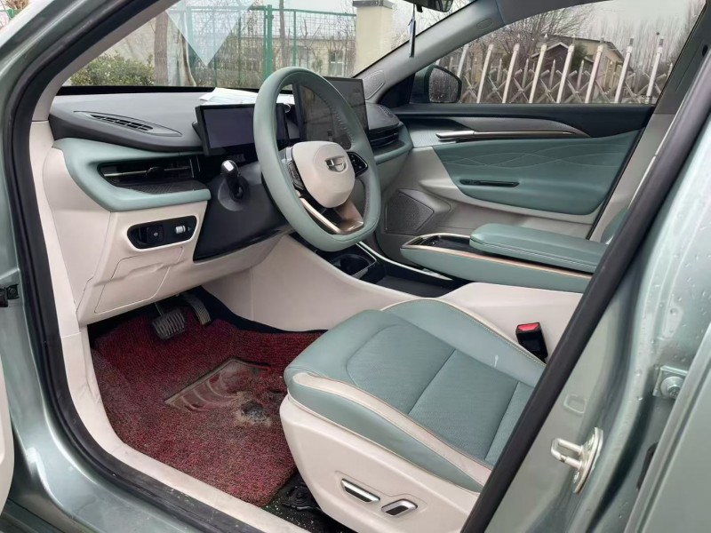 济宁23年吉利几何5