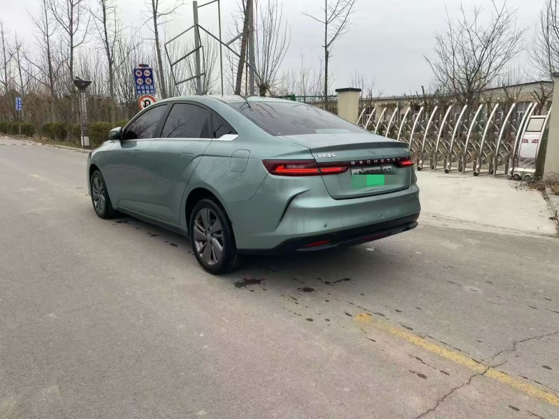 济宁23年吉利几何8