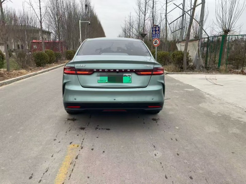 济宁23年吉利几何9