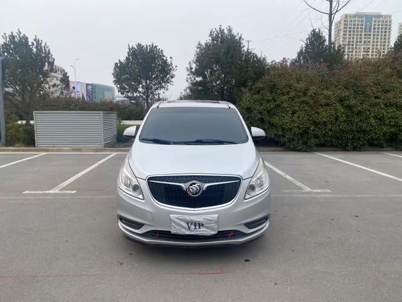 青島17年別克GL81