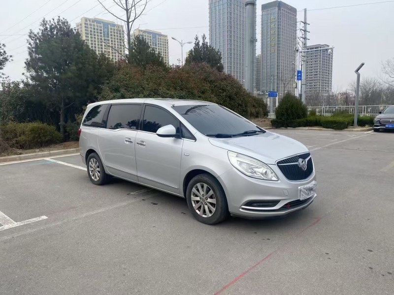 青島17年別克GL82