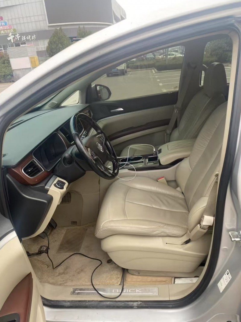 青島17年別克GL84