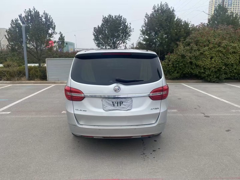 青島17年別克GL85