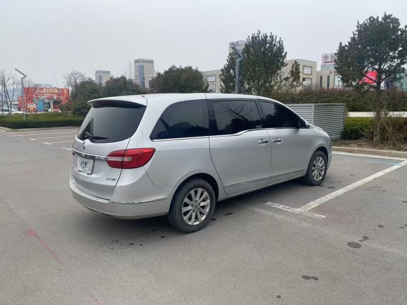 青島17年別克GL87