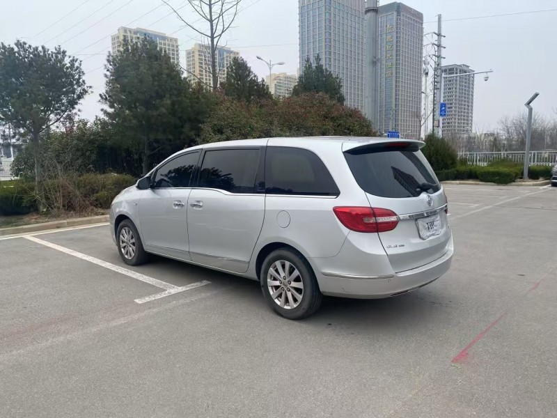 青島17年別克GL89