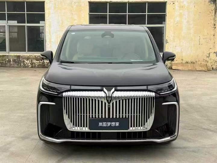 东营26年岚图汽车梦想家1