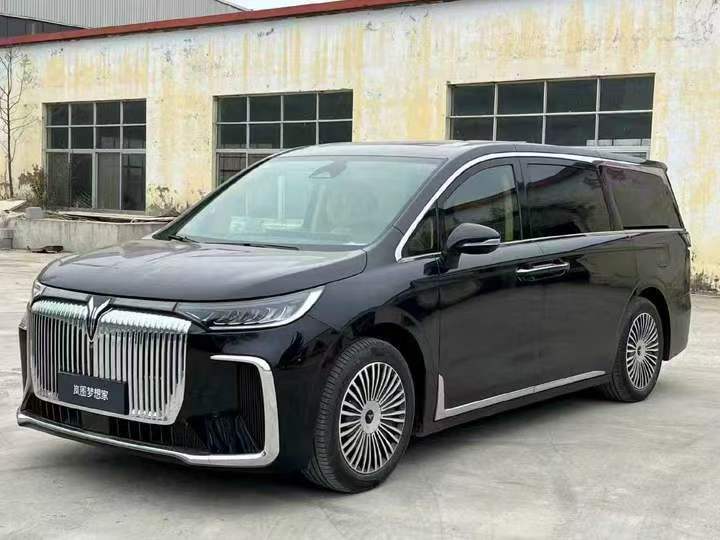 东营26年岚图汽车梦想家3