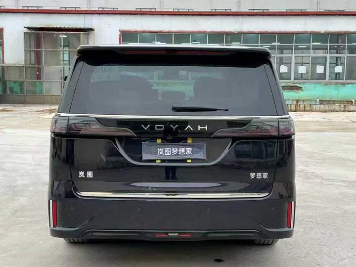 东营26年岚图汽车梦想家9