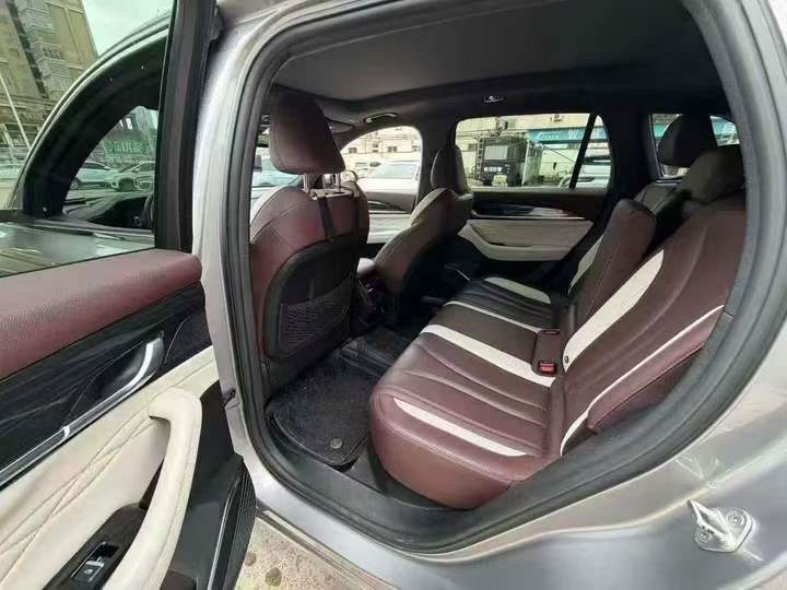 安慶23年吉利星越5