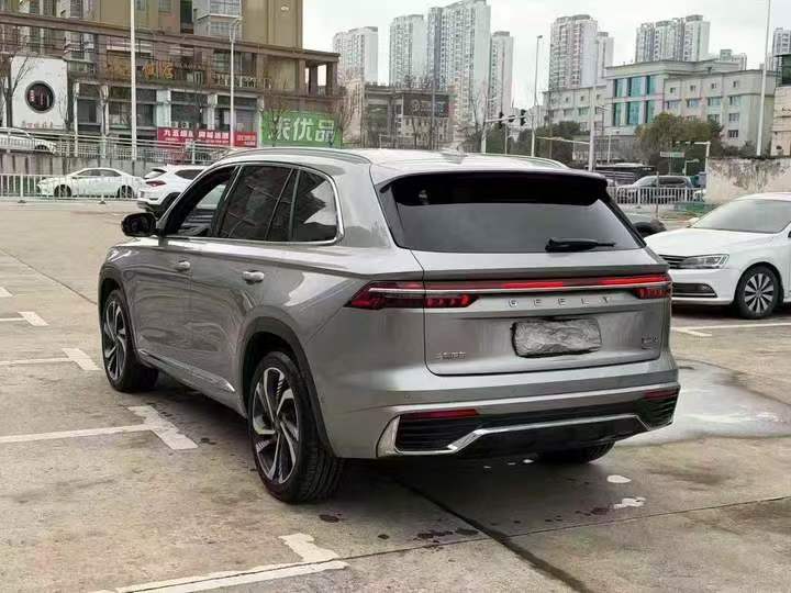 安慶23年吉利星越8