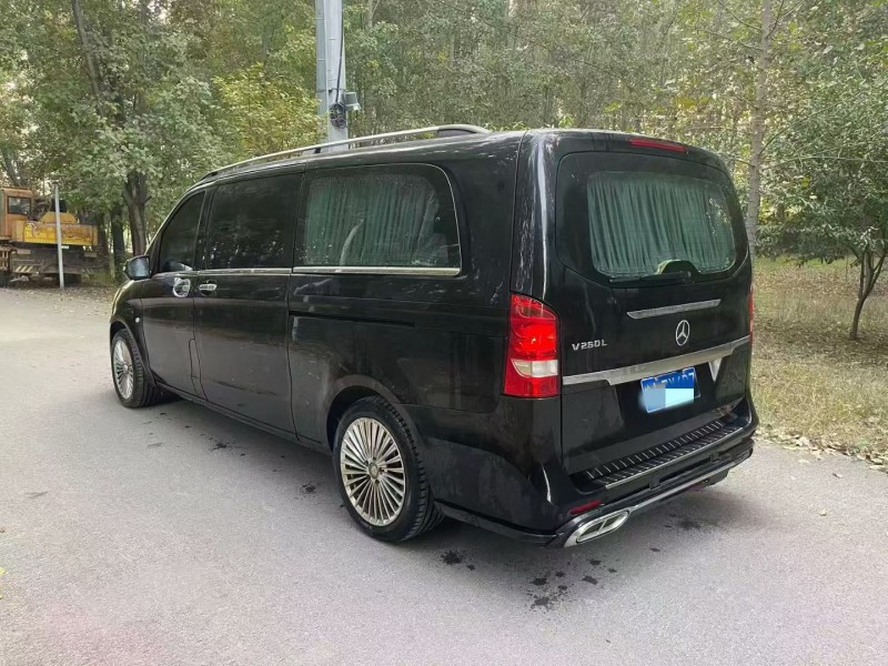 濟寧20年奔馳威霆7