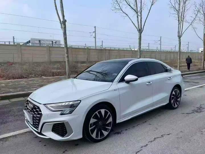 济宁24年奥迪A33