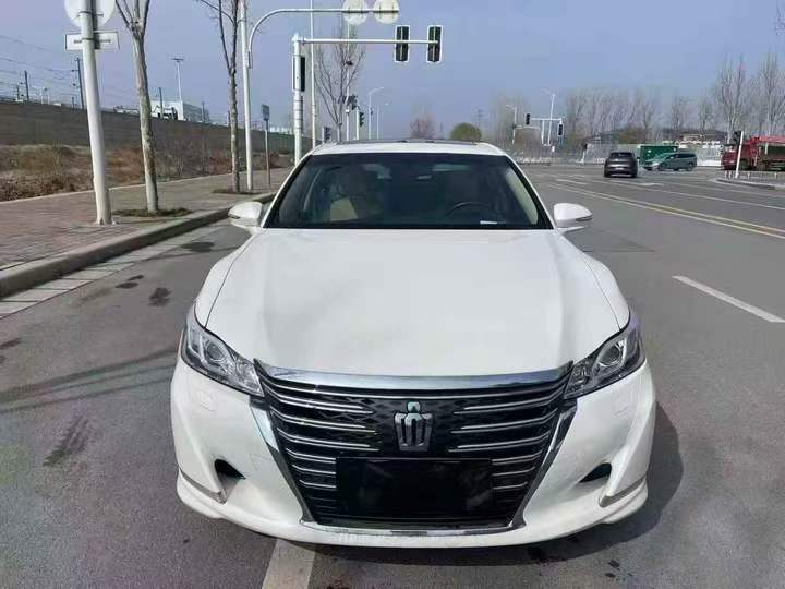 东营18年丰田皇冠1