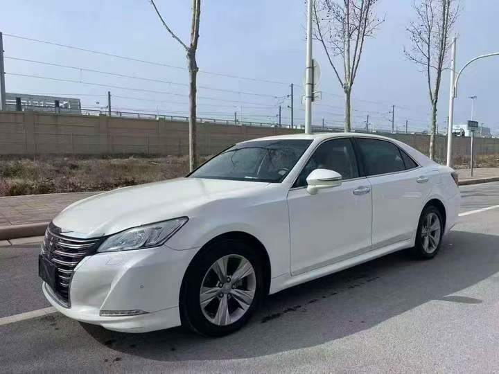 东营18年丰田皇冠2