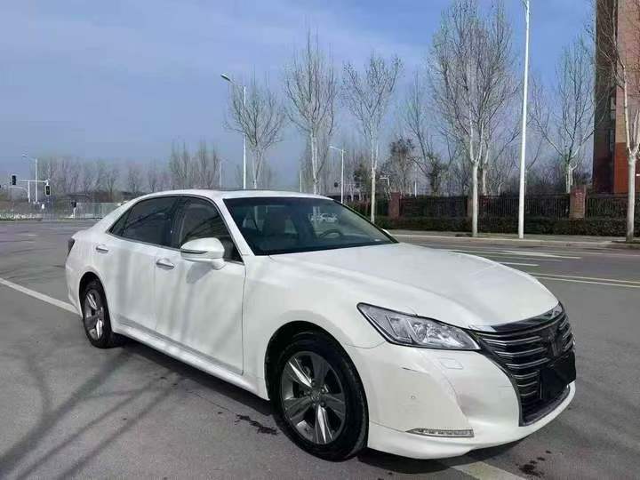 东营18年丰田皇冠3