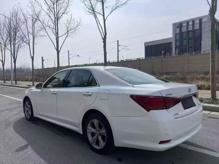 东营18年丰田皇冠8