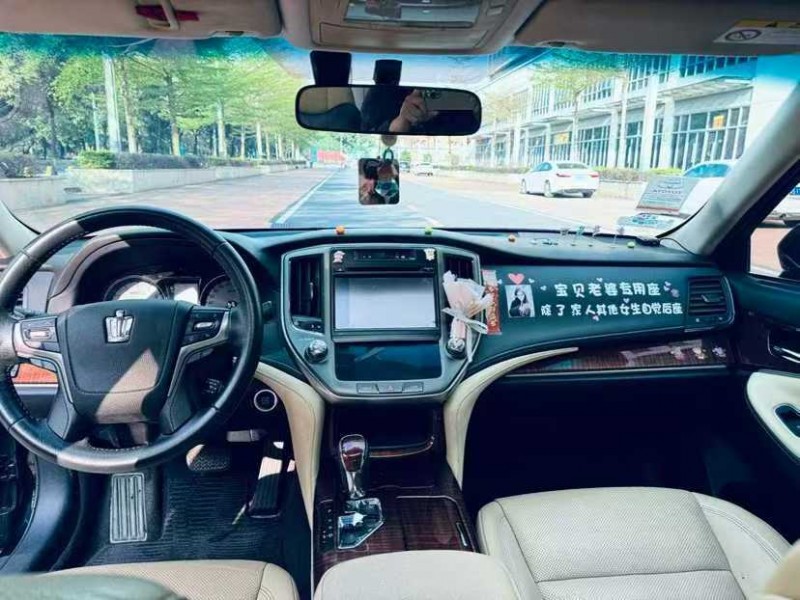 珠海16年豐田皇冠5