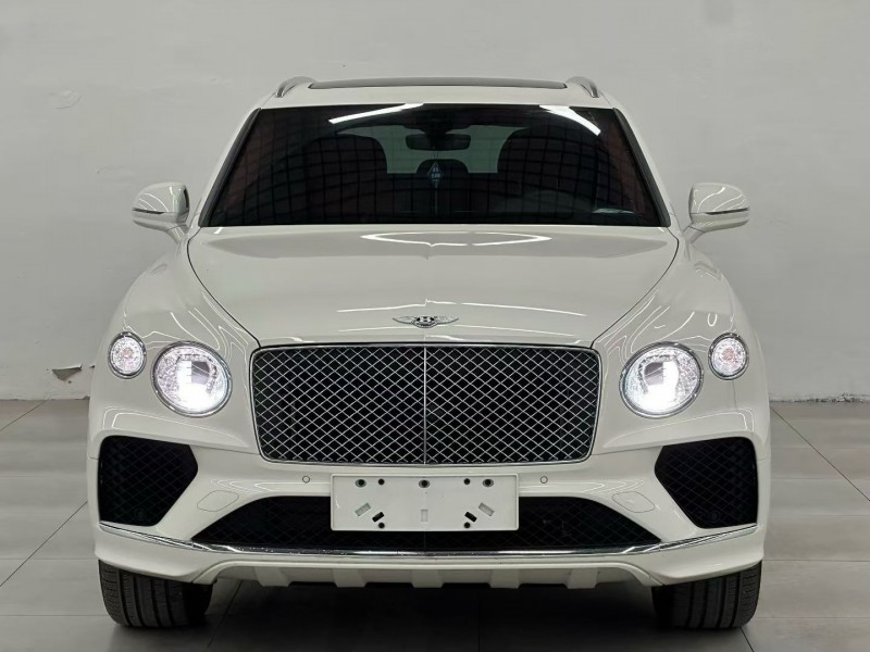 唐山21年宾利添越1