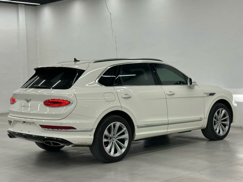 唐山21年宾利添越7