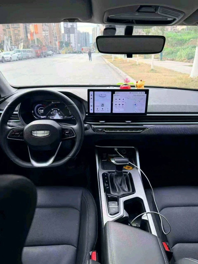 广元25年吉利帝豪5